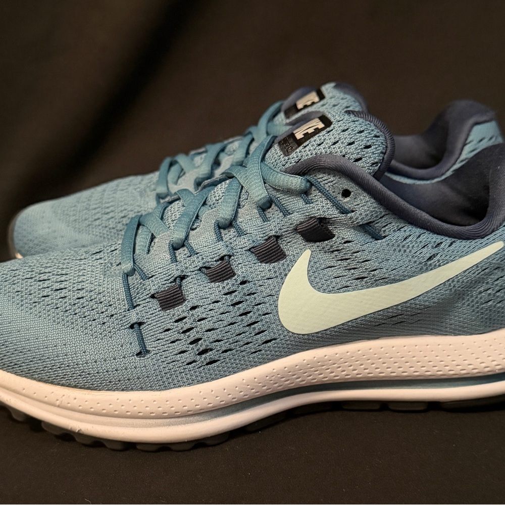 Nike Air Zoom Vomero 12 Mica Blue Women’s Size 7 Pre-Owned VERY CLEAN!